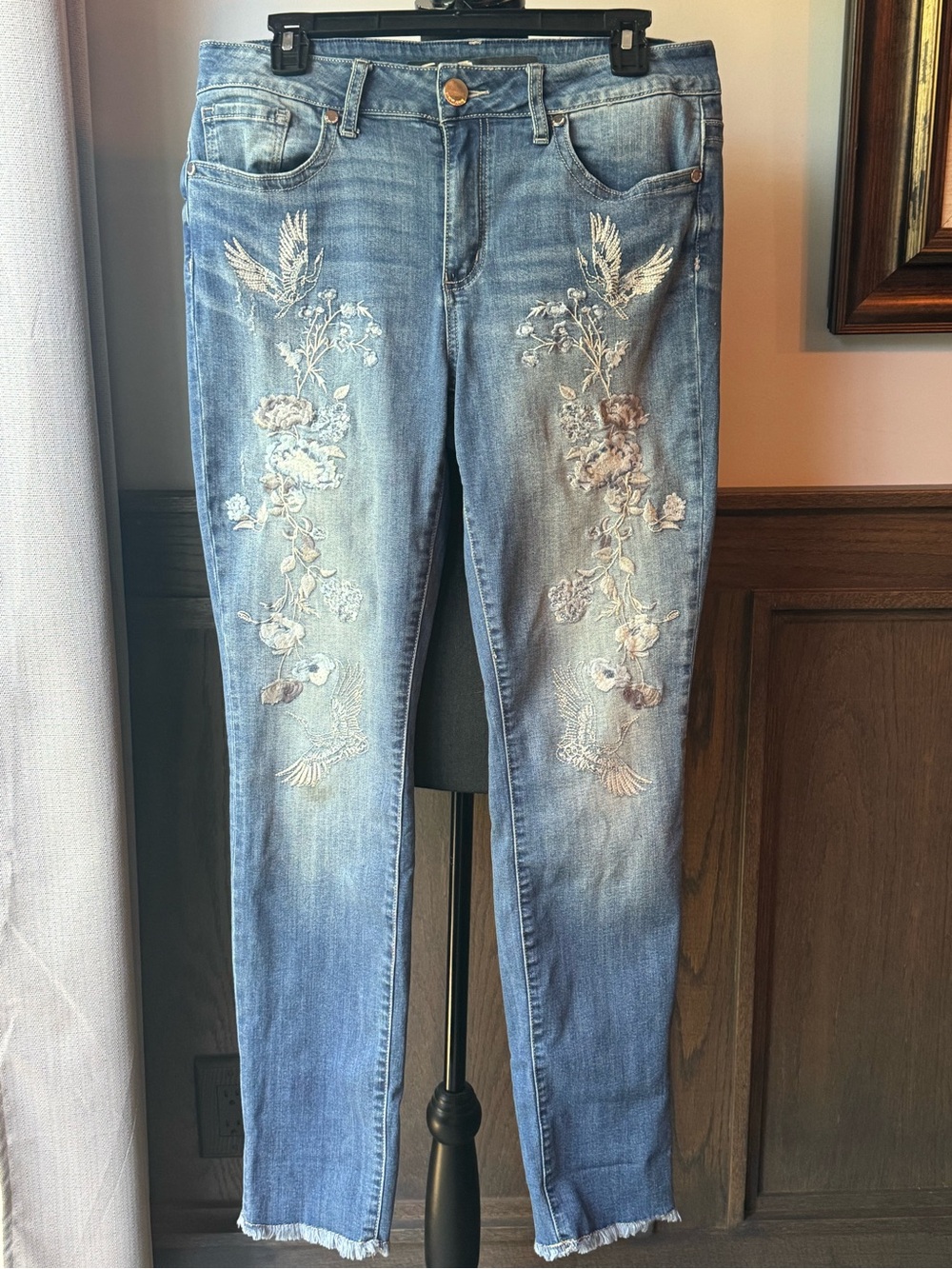 Seven7 Light Blue Slim Straight Jeans with Floral & Bird Embroidery Sz 10 - Picture 1 of 9